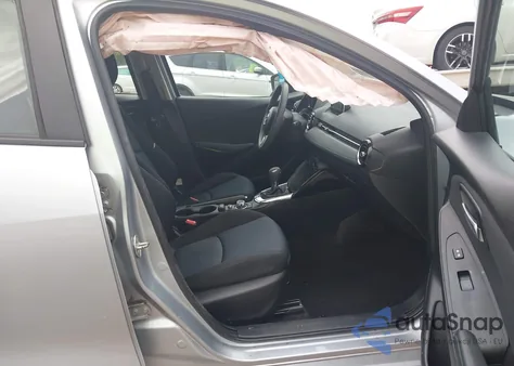 2017 Toyota Yaris Ia z USA, uszkodzony, nr VIN 3MYDLBYV0HY166400